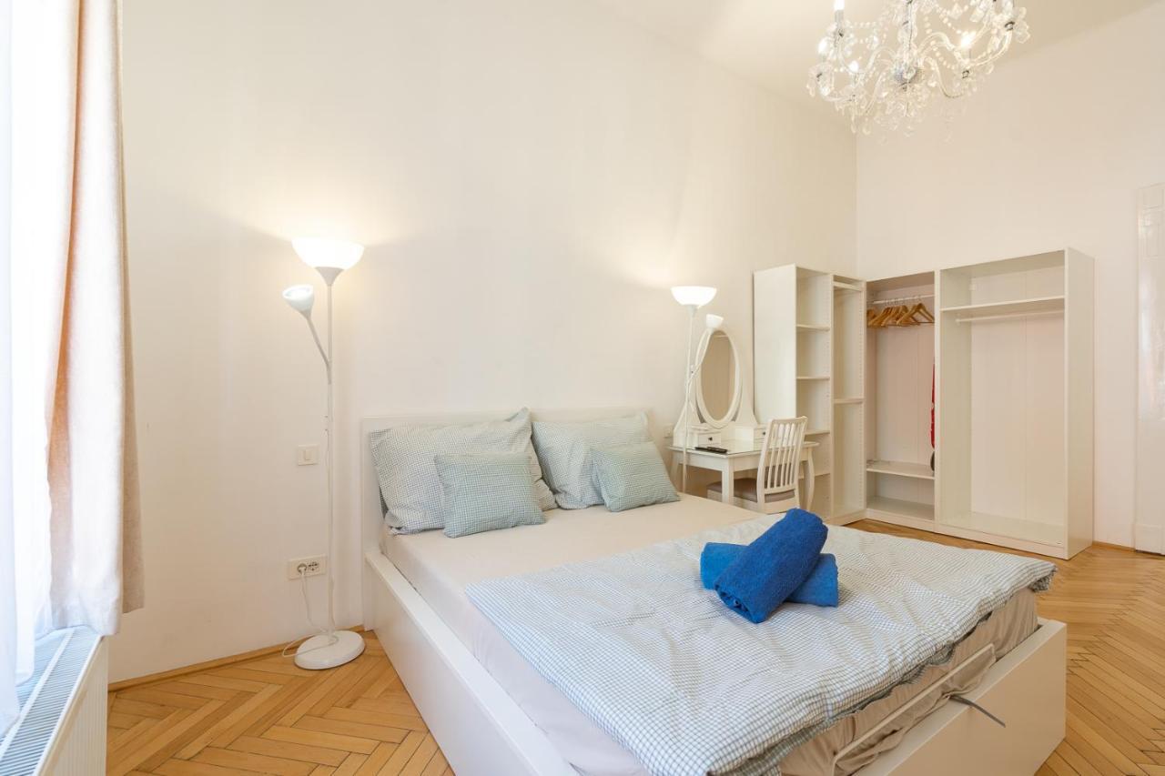 Garys Bright And Spacious Two Bedroom Flat Near Danube Budapest Exterior foto