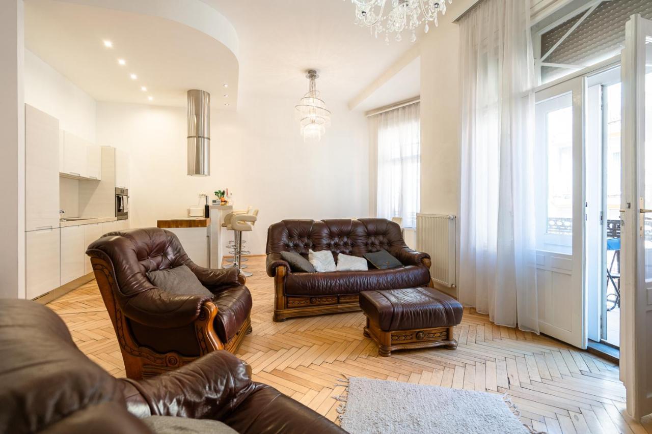 Garys Bright And Spacious Two Bedroom Flat Near Danube Budapest Exterior foto
